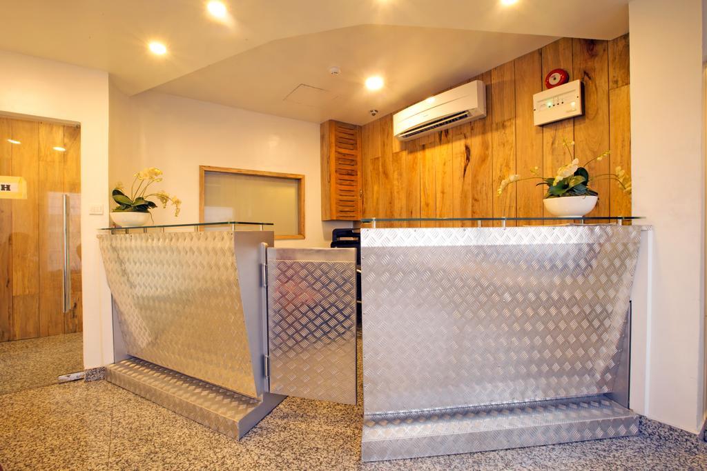 אקרה Frankie'S Foods And Rooms מראה חיצוני תמונה