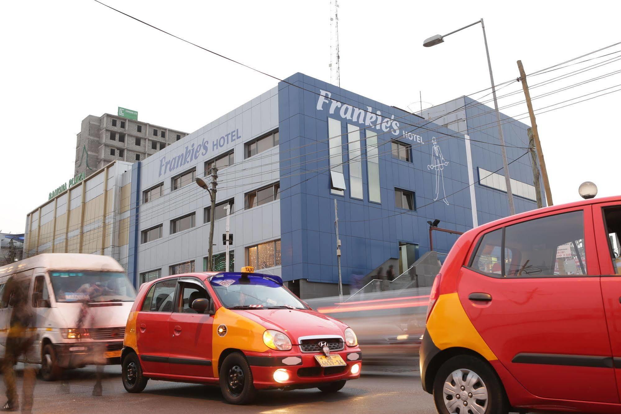אקרה Frankie'S Foods And Rooms מראה חיצוני תמונה
